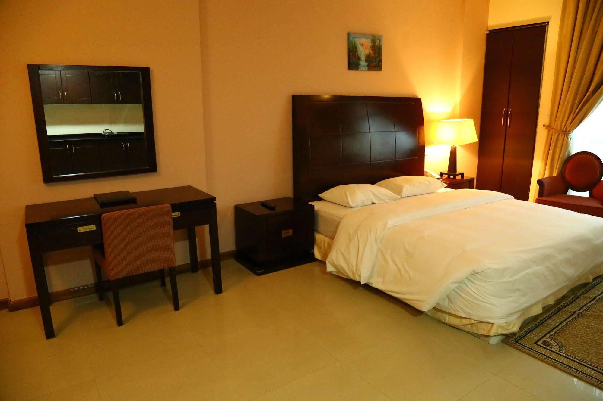 Golden Square Hotel Apartments 두바이 외부 사진