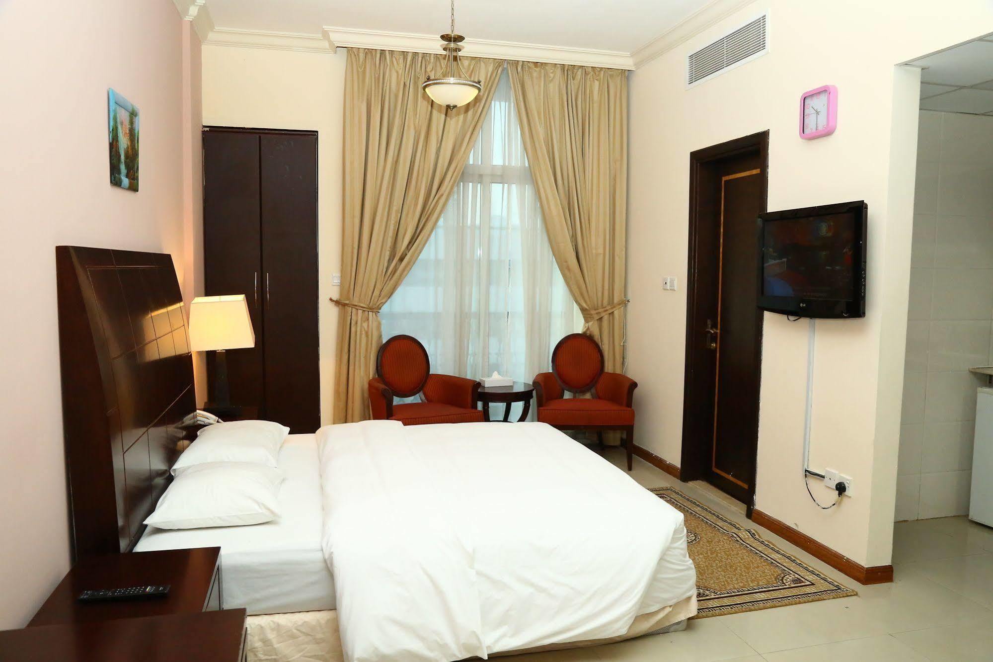 Golden Square Hotel Apartments 두바이 외부 사진