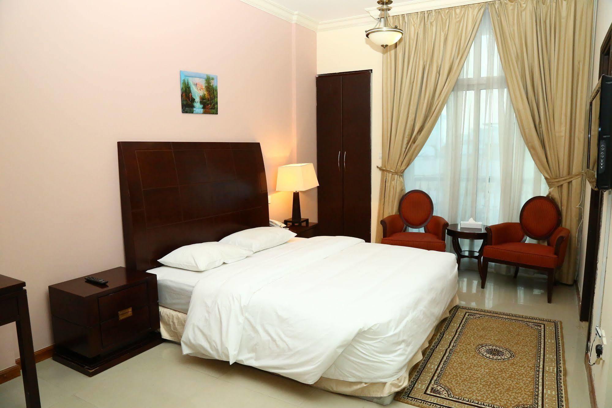 Golden Square Hotel Apartments 두바이 외부 사진